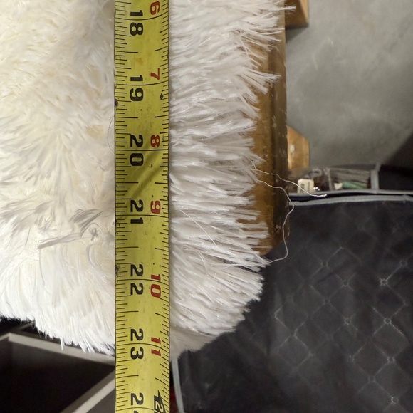 IVORY/WHITE FAUX FUR PILLOW SHAMS - Picture 5 of 11